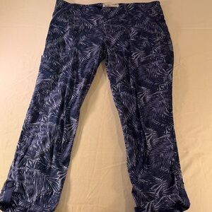 Democracy women  Capris pants, stretch, black with leaf print, roll up ankle